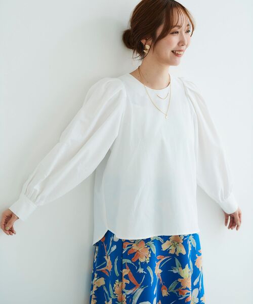 le.coeur blanc(ルクールブラン)の「モイストブロードショルダータックブラウス(シャツ/ブラウス・レディース・ネイビー/オフホワイト・38)」の7枚目の写真