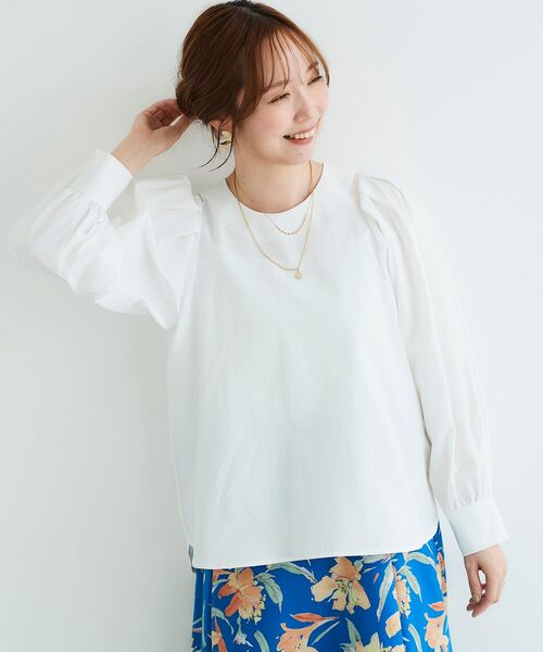 le.coeur blanc(ルクールブラン)の「モイストブロードショルダータックブラウス(シャツ/ブラウス・レディース・ネイビー/オフホワイト・38)」の9枚目の写真
