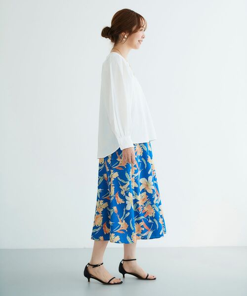 le.coeur blanc(ルクールブラン)の「モイストブロードショルダータックブラウス(シャツ/ブラウス・レディース・ネイビー/オフホワイト・38)」の15枚目の写真