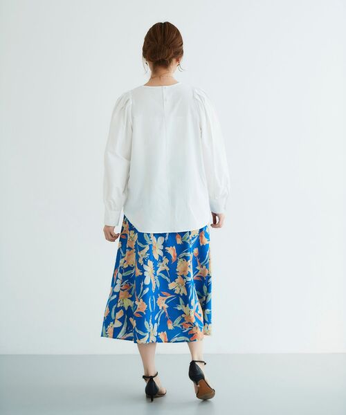 le.coeur blanc(ルクールブラン)の「モイストブロードショルダータックブラウス(シャツ/ブラウス・レディース・ネイビー/オフホワイト・38)」の16枚目の写真