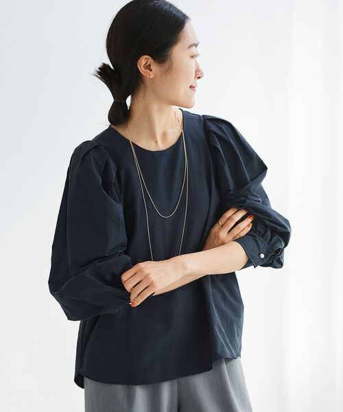 le.coeur blanc(ルクールブラン)の「モイストブロードショルダータックブラウス(シャツ/ブラウス・レディース・ネイビー/オフホワイト・38)」の19枚目の写真