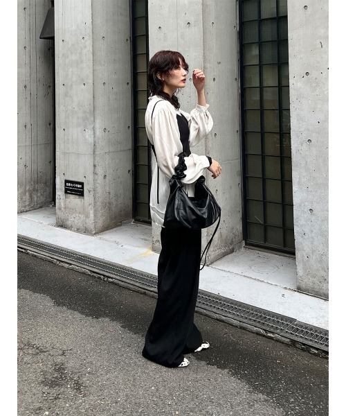 LVEU.（ラブユ.）の「【LVEU.】ギャザースクエアバッグ /  バッグ 鞄 BAG ハンドバッグ スクエア ギャザー ワンショルダー シルバー ショルダー くしゅくしゅ（ハンドバッグ・レディース・アイボリー/ブラック/シルバー・FREE）」の11枚目の写真