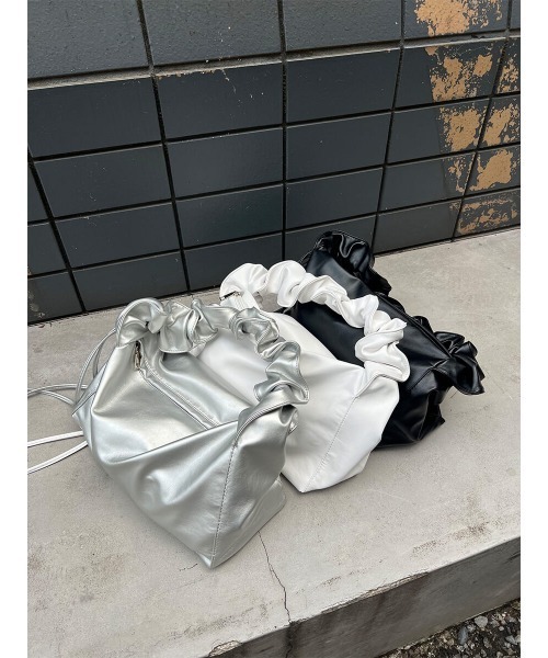 LVEU.（ラブユ.）の「【LVEU.】ギャザースクエアバッグ /  バッグ 鞄 BAG ハンドバッグ スクエア ギャザー ワンショルダー シルバー ショルダー くしゅくしゅ（ハンドバッグ・レディース・アイボリー/ブラック/シルバー・FREE）」の13枚目の写真