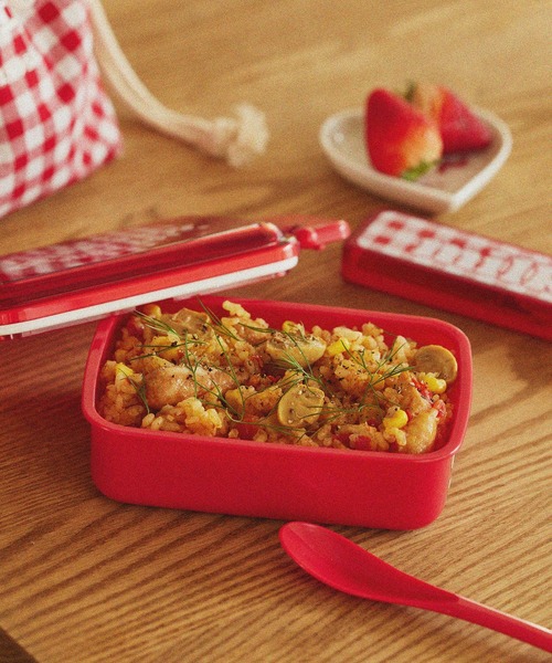 MILKFED.(ミルクフェド)の「GINGHAM LUNCH BOX(お弁当箱・レディース・レッド/ブラック・ONE SIZE)」の16枚目の写真