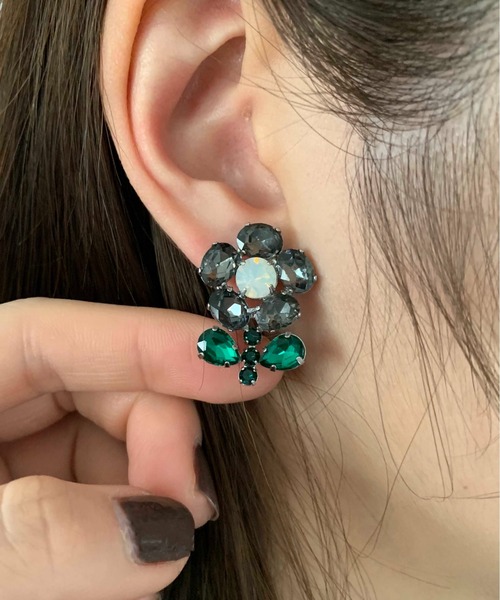 Casselini(キャセリーニ)の「Casselini(キャセリーニ)フラワービジューピアス(ピアス(両耳用)・レディース・クリア/ブルー/ブラック・FREE)」の2枚目の写真