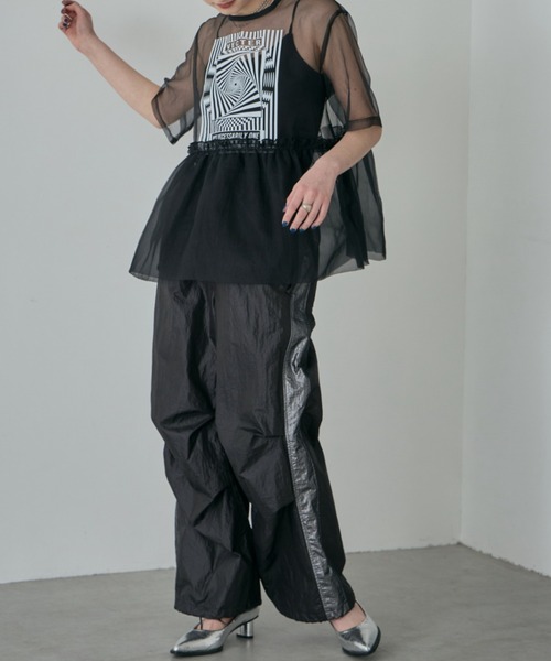 CREOLME（クレオルム）の「(CREOLME)サイドラインナイロンパンツ（その他パンツ・レディース・ブラック/ベージュ・SMALL/MEDIUM）」の3枚目の写真