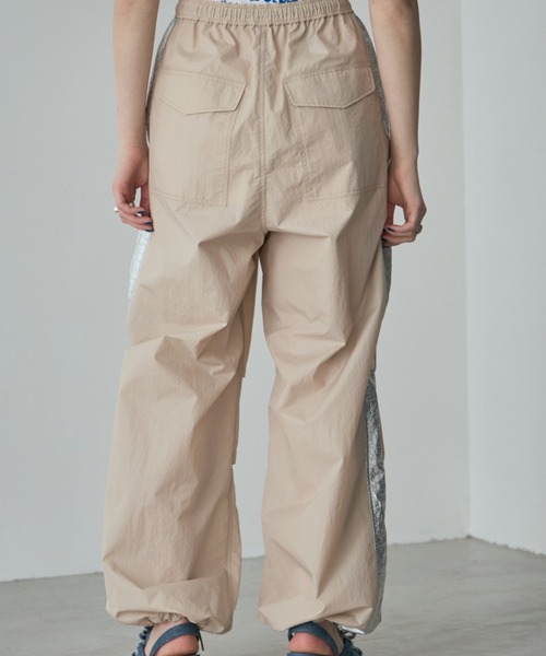 CREOLME（クレオルム）の「(CREOLME)サイドラインナイロンパンツ（その他パンツ・レディース・ブラック/ベージュ・SMALL/MEDIUM）」の11枚目の写真