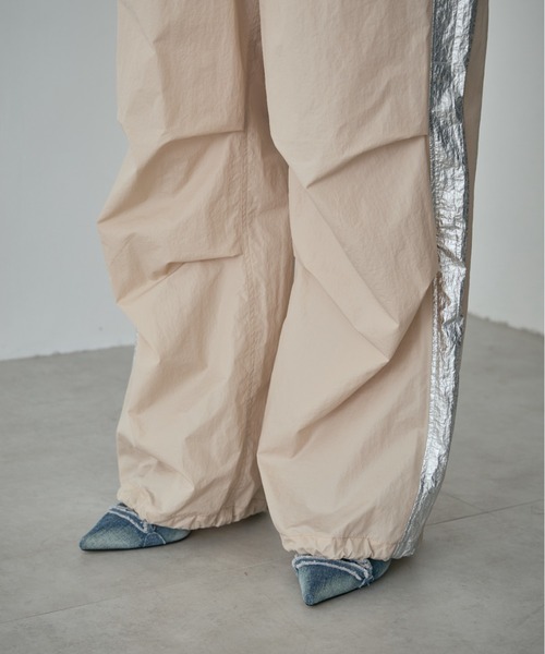 CREOLME（クレオルム）の「(CREOLME)サイドラインナイロンパンツ（その他パンツ・レディース・ブラック/ベージュ・SMALL/MEDIUM）」の15枚目の写真