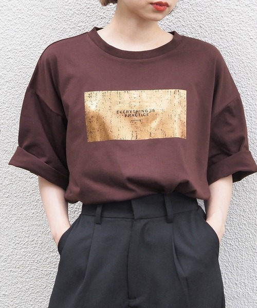 tiptop(ティップトップ)の「箔プリント半袖BIGTシャツ(Tシャツ/カットソー・レディース・ネイビー/オフホワイト/ブラック系その他/ブラック系その他2/ホワイト系その他/ブラック系その他3/ホワイト系その他2/ブラウン系その他/ブラウン系その他2・FREE)」の8枚目の写真