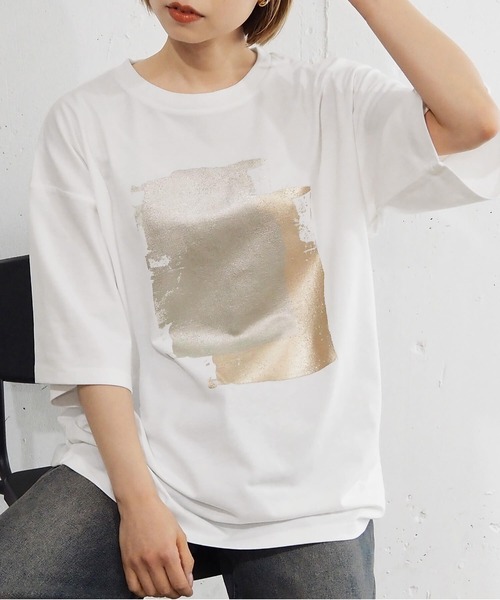 tiptop(ティップトップ)の「箔プリント半袖BIGTシャツ(Tシャツ/カットソー・レディース・ネイビー/オフホワイト/ブラック系その他/ブラック系その他2/ホワイト系その他/ブラック系その他3/ホワイト系その他2/ブラウン系その他/ブラウン系その他2・FREE)」の4枚目の写真