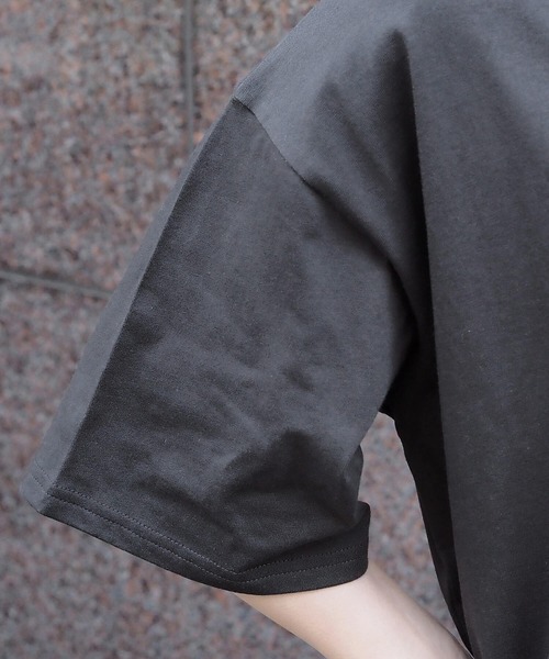 tiptop(ティップトップ)の「箔プリント半袖BIGTシャツ(Tシャツ/カットソー・レディース・ネイビー/オフホワイト/ブラック系その他/ブラック系その他2/ホワイト系その他/ブラック系その他3/ホワイト系その他2/ブラウン系その他/ブラウン系その他2・FREE)」の21枚目の写真