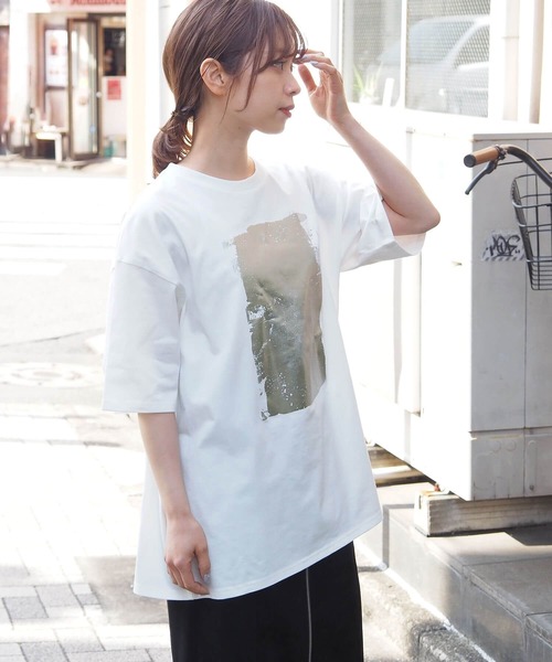 tiptop(ティップトップ)の「箔プリント半袖BIGTシャツ(Tシャツ/カットソー・レディース・ネイビー/オフホワイト/ブラック系その他/ブラック系その他2/ホワイト系その他/ブラック系その他3/ホワイト系その他2/ブラウン系その他/ブラウン系その他2・FREE)」の13枚目の写真