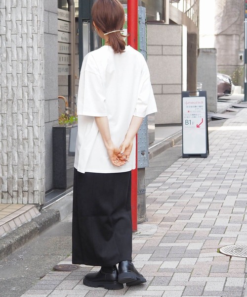 tiptop(ティップトップ)の「箔プリント半袖BIGTシャツ(Tシャツ/カットソー・レディース・ネイビー/オフホワイト/ブラック系その他/ブラック系その他2/ホワイト系その他/ブラック系その他3/ホワイト系その他2/ブラウン系その他/ブラウン系その他2・FREE)」の11枚目の写真