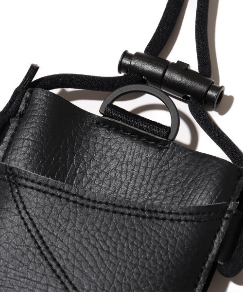 NIKE（ナイキ）の「NIKE ナイキ プレミアム フォーン クロスボディー  【SP】（スマホケース/カバー・メンズ・ホワイト系その他2/ブラック/ホワイト系その他/ホワイト/ベージュ・FREE）」の12枚目の写真