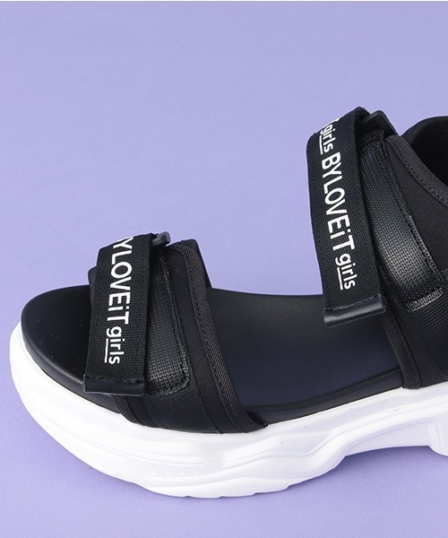 by LOVEiT（バイラビット）の「厚底テープサンダル（サンダル・キッズ・ブラック/オフホワイト・21cm/22cm/23cm/24cm）」の6枚目の写真