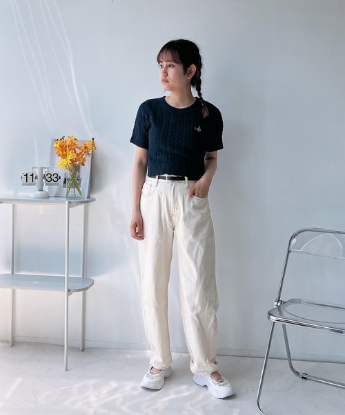 AS KNOW AS plus(アズノゥアズプラス)の「◎ロゴ刺繍 ケーブルニット半袖プルオーバー(ニット/セーター・レディース・ブルー/ネイビー/グレー/オフホワイト/レッド/ホワイト×ブラック/シルバー・FREE)」の9枚目の写真