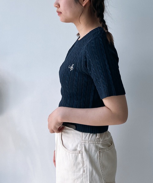 AS KNOW AS plus(アズノゥアズプラス)の「◎ロゴ刺繍 ケーブルニット半袖プルオーバー(ニット/セーター・レディース・ブルー/ネイビー/グレー/オフホワイト/レッド/ホワイト×ブラック/シルバー・FREE)」の12枚目の写真