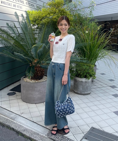AS KNOW AS plus(アズノゥアズプラス)の「◎ロゴ刺繍 ケーブルニット半袖プルオーバー(ニット/セーター・レディース・ブルー/ネイビー/グレー/オフホワイト/レッド/ホワイト×ブラック/シルバー・FREE)」の18枚目の写真