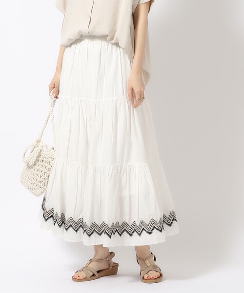 SHOO・LA・RUE（シューラルー）の「◆【洗える/インド綿100％】ふわっと揺れる ティアード刺繍スカート（スカート・レディース・ホワイト/ブルー系その他/レッド系/ブラック・00）」の5枚目の写真