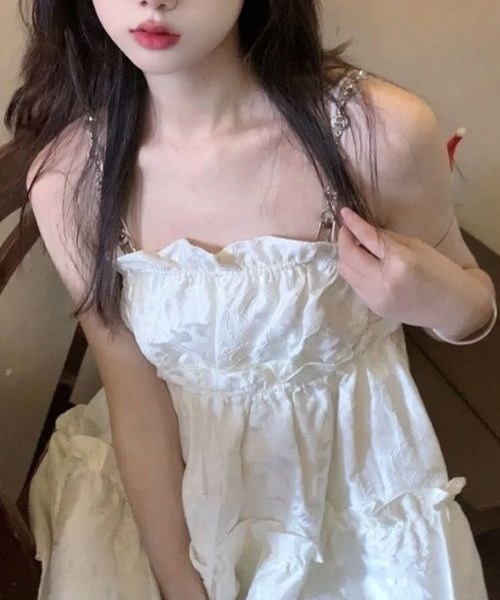 tolene(トレネ)の「キラキラストラップ付きティアードミニワンピース(ワンピース・レディース・ホワイト/ブラック・FREE)」の11枚目の写真