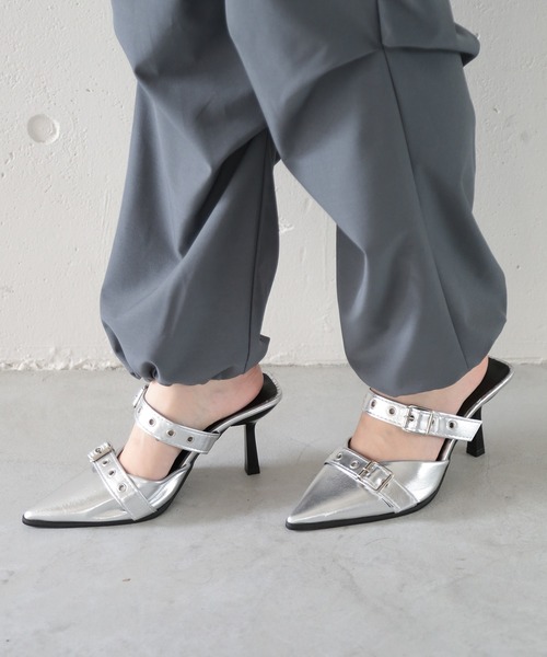 SETUP7(セットアップセブン)の「【SETUP7】ポインテッドトゥ ベルト デザイン ミュール パンプス SCCH(パンプス・レディース・ホワイト/ブラック/シルバー・23cm/23.5cm/24cm)」の7枚目の写真