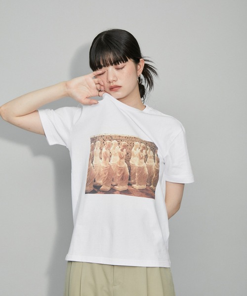 ADAM ET ROPE'（アダムエロペ）の「【ZOZO限定・多サイズ】旅するフォトT(WHITE)≪Made by ZOZO≫（Tシャツ/カットソー・レディース・ホワイト×ゴールド/ホワイト×ピンク/ホワイト×グリーン/ホワイト×パープル/ホワイト×グレー・S/XL/L/M）」の17枚目の写真