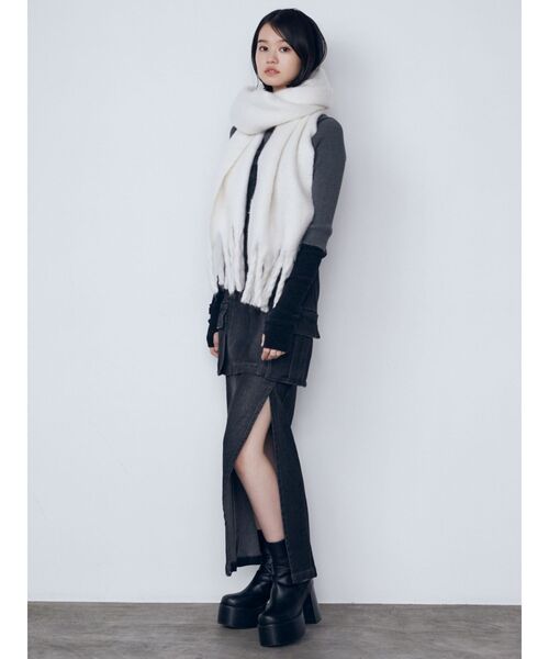 EMODA（エモダ）の「ボリュームフリンジマフラー（マフラー・レディース・グリーン/グレー/アイボリー・FREE）」の10枚目の写真