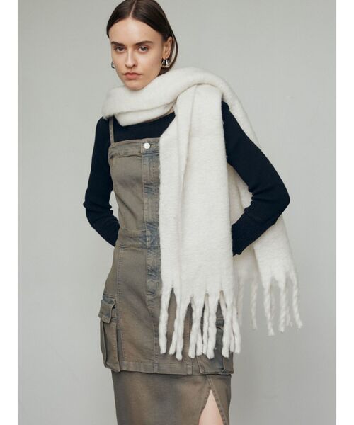 EMODA（エモダ）の「ボリュームフリンジマフラー（マフラー・レディース・グリーン/グレー/アイボリー・FREE）」の14枚目の写真