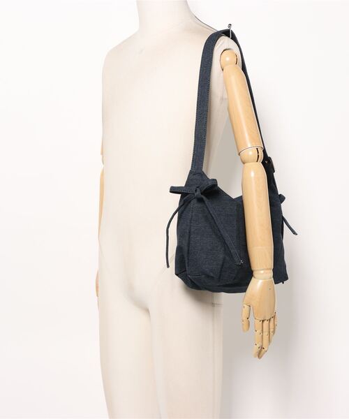 SPINNS（スピンズ）の「ハトメデザイン リボンショルダーバッグ（ショルダーバッグ・レディース・ブラック/ブルー系その他・ONESIZE）」の21枚目の写真