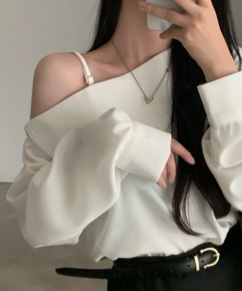 ABITOKYO（アビトーキョー）の「ワンオフショルダーボリュウーム袖ブラウス（シャツ/ブラウス・レディース・ブラック/ホワイト・XL/L/M）」の8枚目の写真