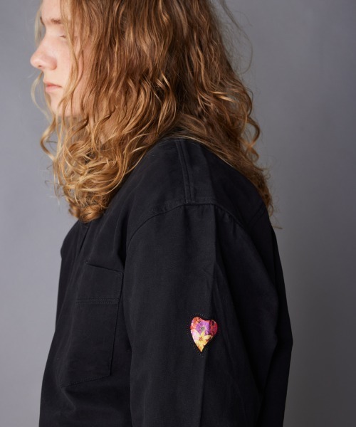 rehacer（レアセル）の「rehacer : Heavy Weight Cotton Loose Shirt with Flower Heart（シャツ/ブラウス・メンズ・ホワイト/ブラウン/ブラック・SMALL/MEDIUM/LARGE/X-LARGE）」の3枚目の写真