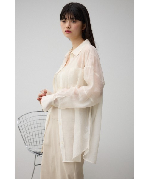 AZUL by moussy（アズールバイマウジー）の「バックスリットシアーオーバーシャツ（シャツ/ブラウス・レディース・オフホワイト/グレー/ホワイト系その他・FREE）」の5枚目の写真