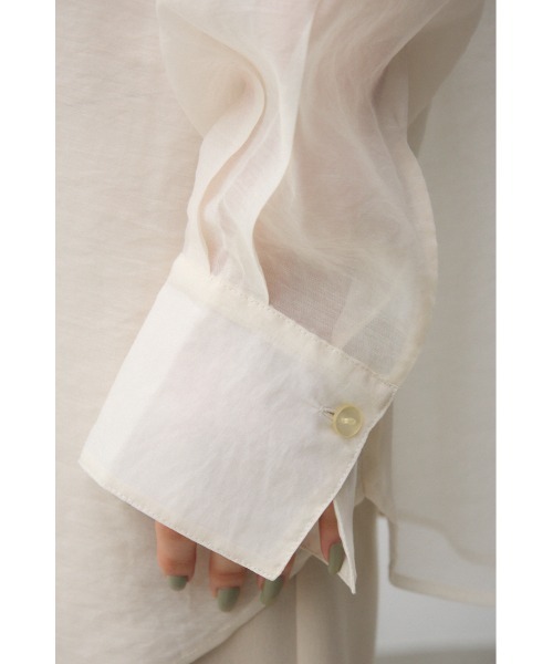 AZUL by moussy（アズールバイマウジー）の「バックスリットシアーオーバーシャツ（シャツ/ブラウス・レディース・オフホワイト/グレー/ホワイト系その他・FREE）」の13枚目の写真