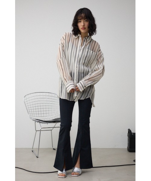 AZUL by moussy（アズールバイマウジー）の「バックスリットシアーオーバーシャツ（シャツ/ブラウス・レディース・オフホワイト/グレー/ホワイト系その他・FREE）」の18枚目の写真