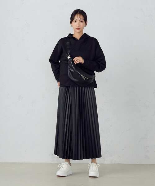 COMME CA ISM（コムサイズム）の「ロゴ刺繍 オーバーサイズ ダンボールニット　パーカー（パーカー・レディース・モカ/アイボリー/ブラック・MEDIUM/LARGE）」の6枚目の写真