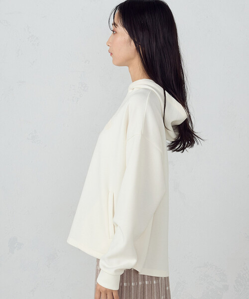 COMME CA ISM（コムサイズム）の「ロゴ刺繍 オーバーサイズ ダンボールニット　パーカー（パーカー・レディース・モカ/アイボリー/ブラック・MEDIUM/LARGE）」の11枚目の写真