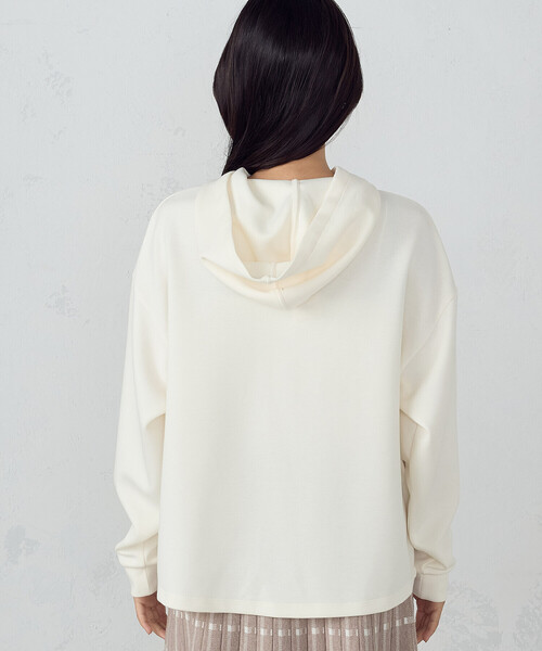 COMME CA ISM（コムサイズム）の「ロゴ刺繍 オーバーサイズ ダンボールニット　パーカー（パーカー・レディース・モカ/アイボリー/ブラック・MEDIUM/LARGE）」の12枚目の写真