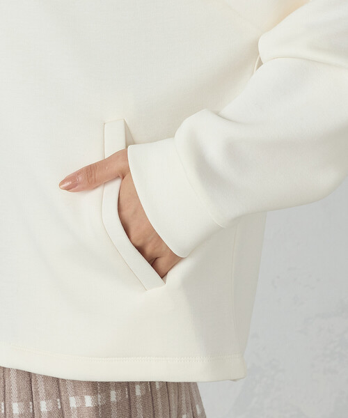 COMME CA ISM（コムサイズム）の「ロゴ刺繍 オーバーサイズ ダンボールニット　パーカー（パーカー・レディース・モカ/アイボリー/ブラック・MEDIUM/LARGE）」の14枚目の写真