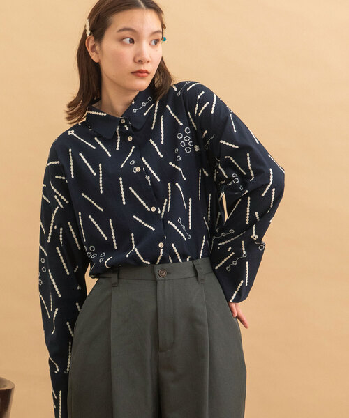 POU DOU DOU（プードゥドゥ）の「konpeitoプリントワイドスリーブシャツ（シャツ/ブラウス・レディース・ベージュ/ネイビー・M）」の3枚目の写真