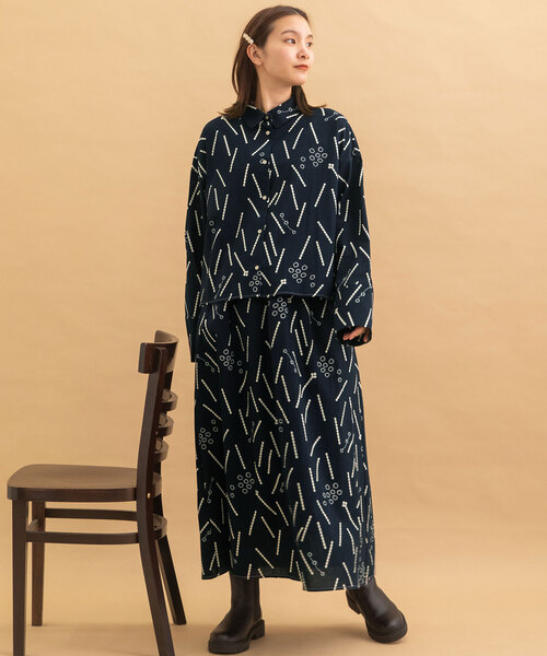 POU DOU DOU（プードゥドゥ）の「konpeitoプリントワイドスリーブシャツ（シャツ/ブラウス・レディース・ベージュ/ネイビー・M）」の22枚目の写真