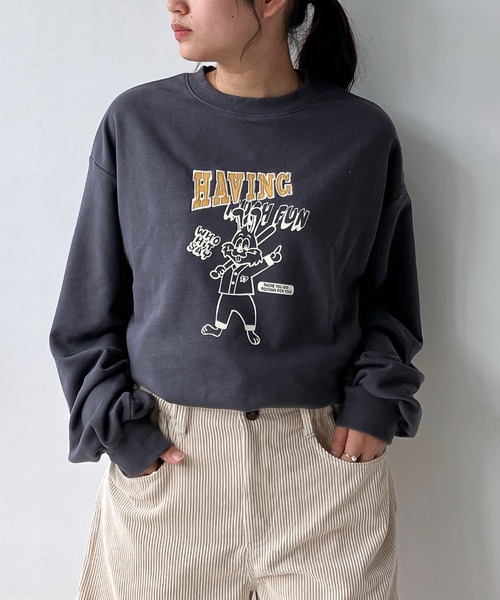 AS KNOW AS plus(アズノゥアズプラス)の「◇ウサギとロゴ刺繍 ビッグサイズスウェットプルオーバー(スウェット・レディース・レッド系/アイボリー系/ブラック系・FREE)」の2枚目の写真