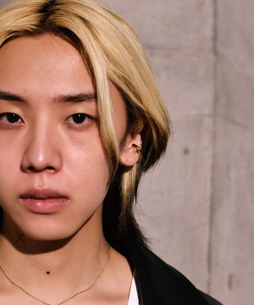 LHME（エルエイチエムイー）の「チャンキーイヤーカフ/サージカルステンレス316L（金属アレルギー対応）【LHME / エルエイチエムイー】（イヤーカフ・レディース・ゴールド・ONE SIZE）」の9枚目の写真