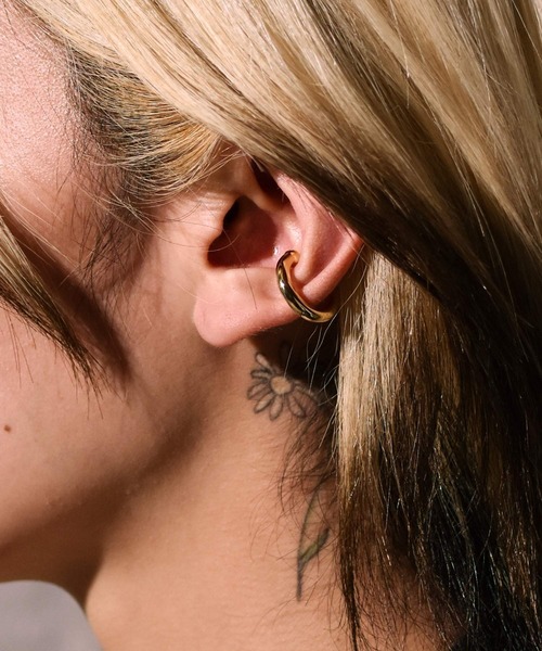 LHME（エルエイチエムイー）の「チャンキーイヤーカフ/サージカルステンレス316L（金属アレルギー対応）【LHME / エルエイチエムイー】（イヤーカフ・レディース・ゴールド・ONE SIZE）」の12枚目の写真