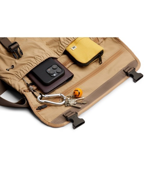 entre square(アントレスクエアー)の「Bellroy/ショルダーバッグ Cinch Messenger Bag サンド(廃盤カラー)(ショルダーバッグ・メンズ・サンドベージュ・ONE SIZE)」の4枚目の写真