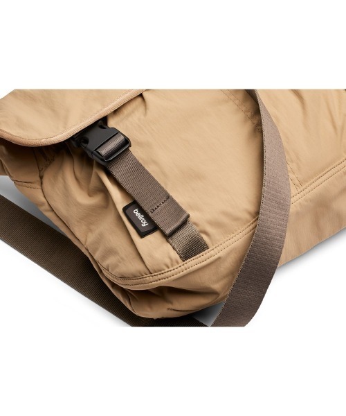 entre square(アントレスクエアー)の「Bellroy/ショルダーバッグ Cinch Messenger Bag サンド(廃盤カラー)(ショルダーバッグ・メンズ・サンドベージュ・ONE SIZE)」の7枚目の写真