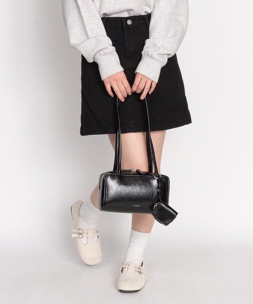 SVEC(シュベック)の「ダブルベルト フラットパンプス(パンプス・レディース・ブラウン系その他/ホワイト系その他/レッド系その他・35/36/37/38/39)」の4枚目の写真