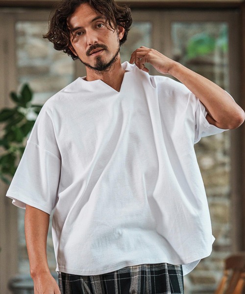 CAMBIO(カンビオ)の「mt9419- Span Fraise Short Sleeve Key Neck Cut Sew カットソー(Tシャツ/カットソー・メンズ・ホワイト/ブラック/チャコール・S/M/L)」の1枚目の写真