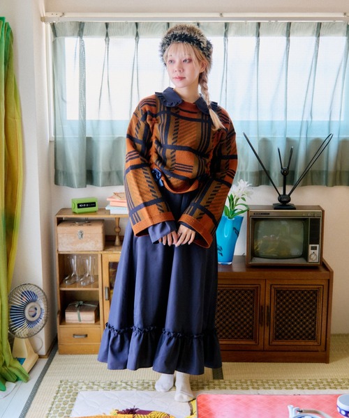 kutir(クティール)の「【クティールとレトロ】ベロアリボン付きチェックジャガードドロストニット(ニット/セーター・レディース・ブラック系/グリーン系/オレンジ系・FREE)」の8枚目の写真