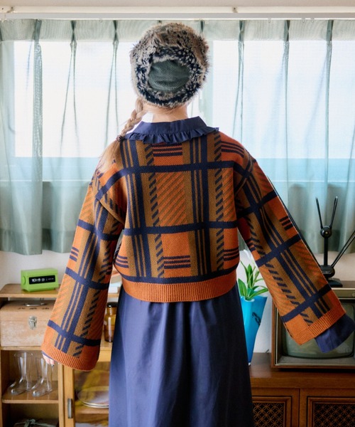 kutir(クティール)の「【クティールとレトロ】ベロアリボン付きチェックジャガードドロストニット(ニット/セーター・レディース・ブラック系/グリーン系/オレンジ系・FREE)」の6枚目の写真