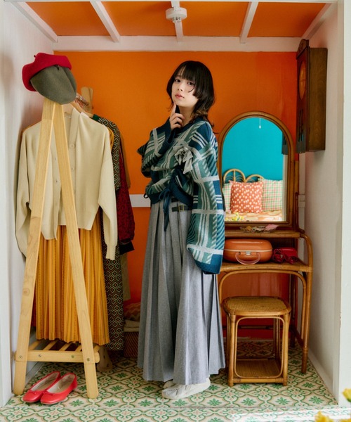 kutir(クティール)の「【クティールとレトロ】ベロアリボン付きチェックジャガードドロストニット(ニット/セーター・レディース・ブラック系/グリーン系/オレンジ系・FREE)」の22枚目の写真